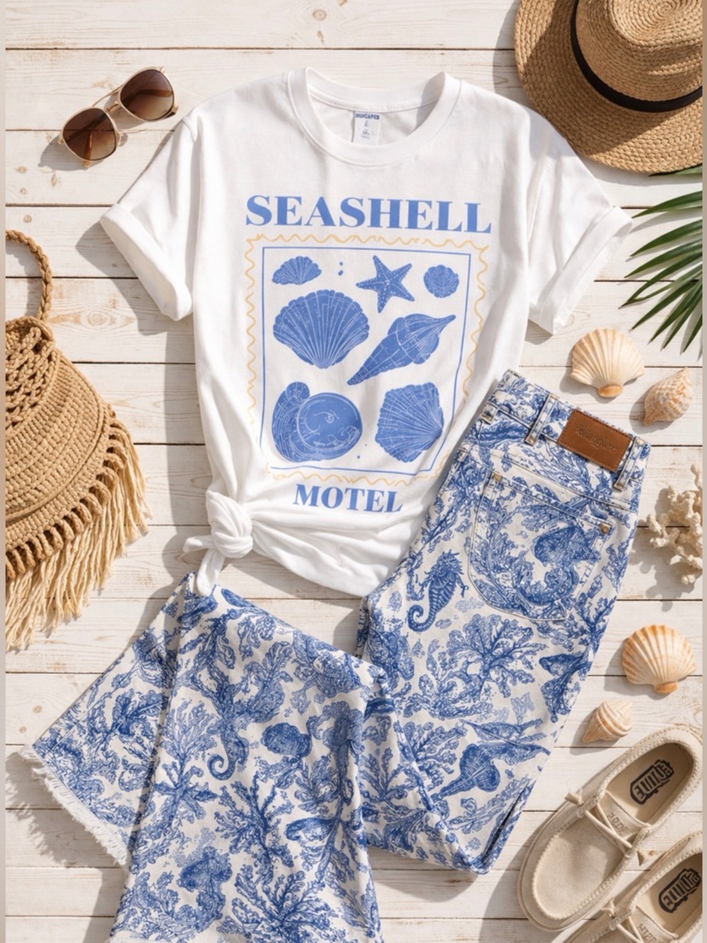 No Boundaries Oversized “Seashell Motel”Graphic Tee~Nautical~Beach~ Size Large - Picture 2 of 13